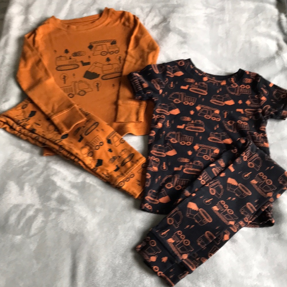 Old Navy Toddler pajamas (2 sets)